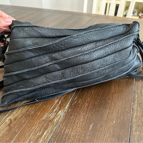 Beautiful leather cross body bag - Picture 7 of 15